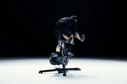 Wahoo Fitness KICKR Fiets V2 Wifi -Fietsonderdelen Winkel Wahoo KICKR BIKE v2 WFBIKE3 QTR RIDER 02323